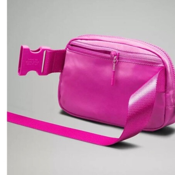 NWT Lululemon Everywhere Belt Bag 1L Pink Pow - Picture 4 of 9